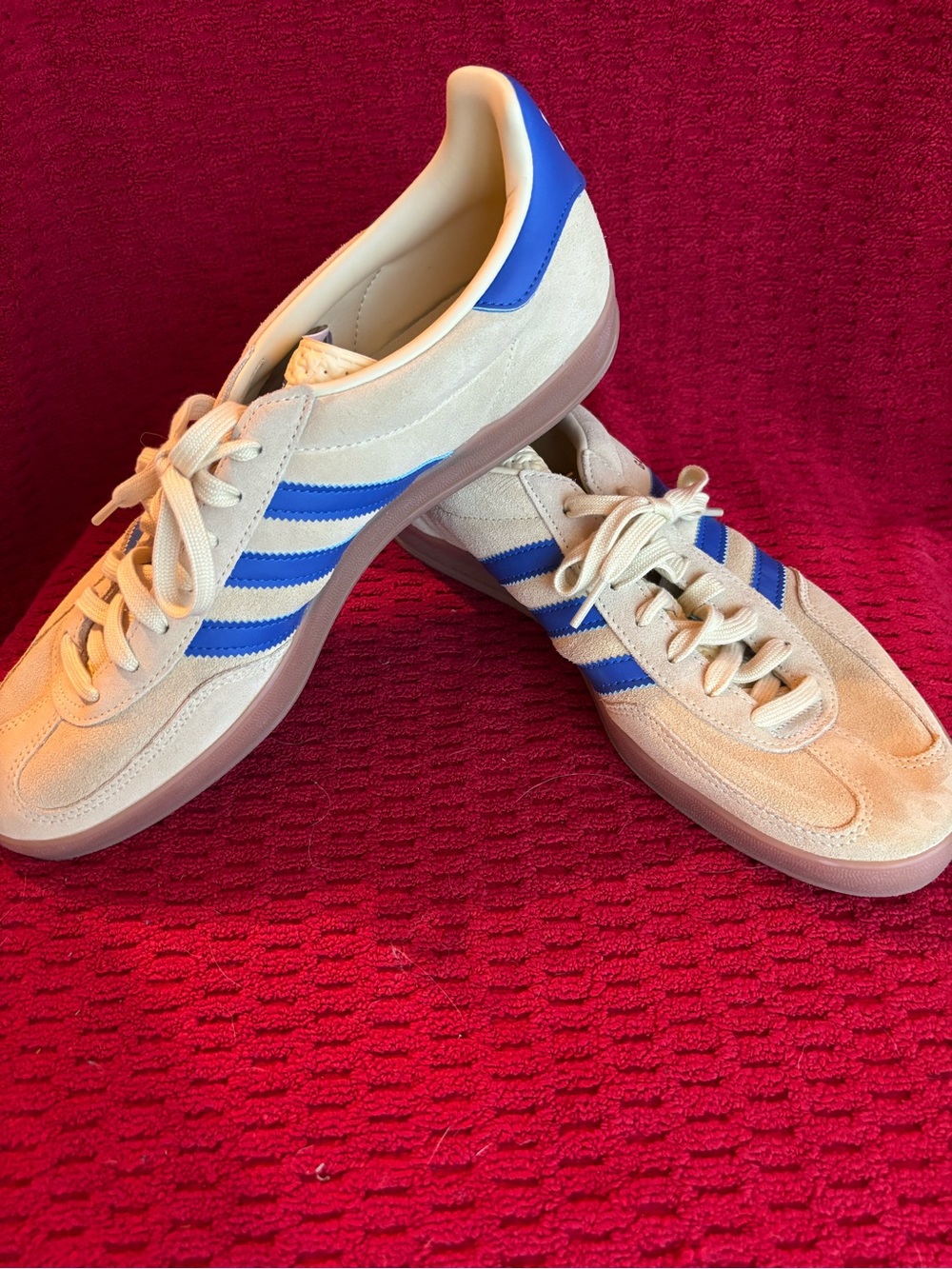 Classic Men's Gazelle Suede Sneakers in yellow with Blue Stripes - NWOT